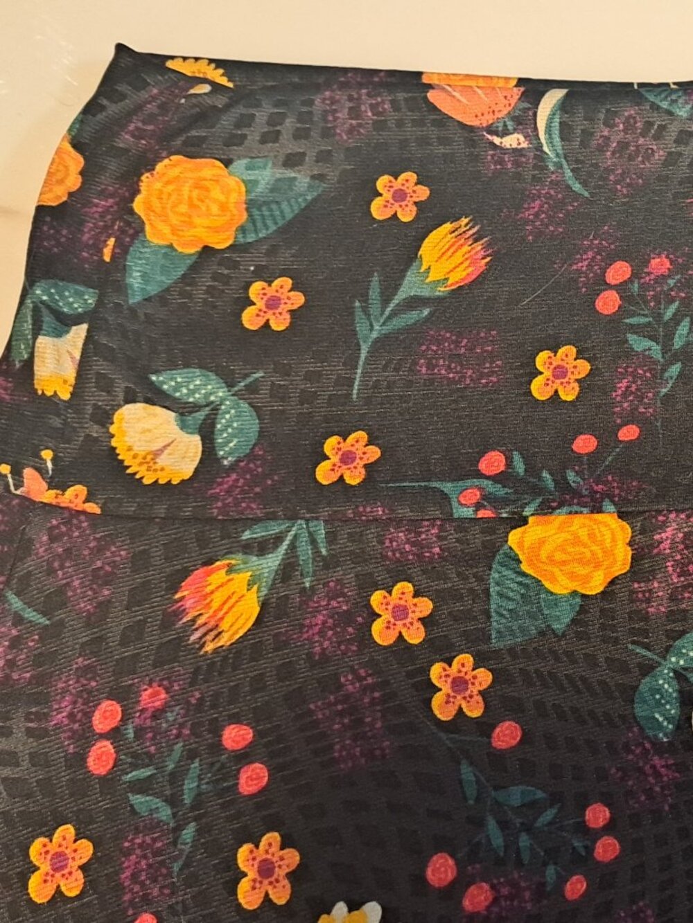 LULAROE WOMENS BLACK FLORAL SKIRT IN THE SIZE XL